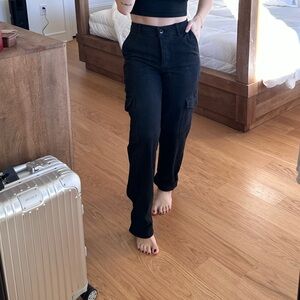 Aritzia High Rise Cargo Black Pant